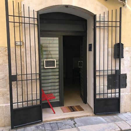 Guendalina Sweet Home - La Casetta Di Guendalina Trani Exteriör bild
