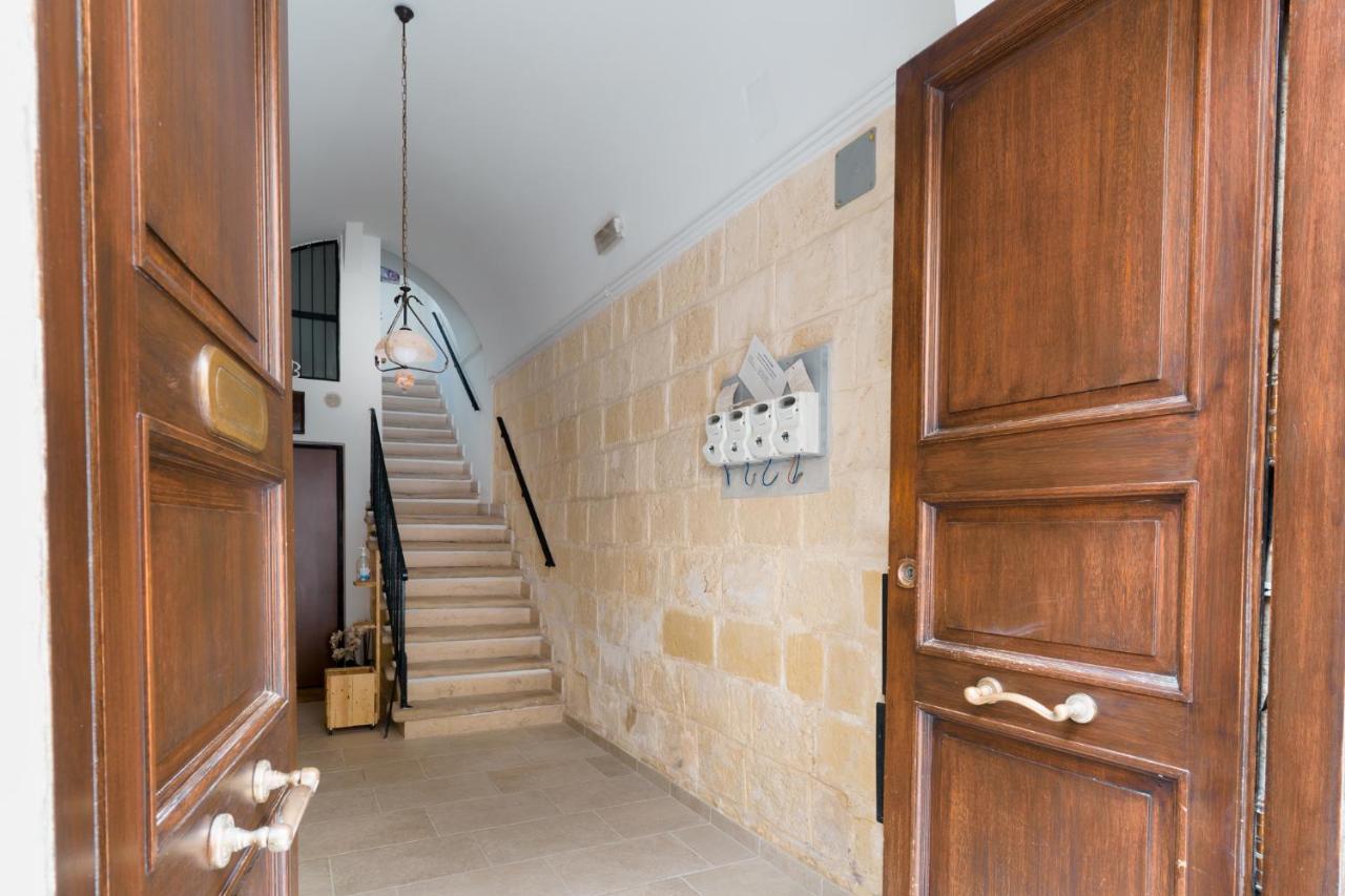 Guendalina Sweet Home - La Casetta Di Guendalina Trani Exteriör bild