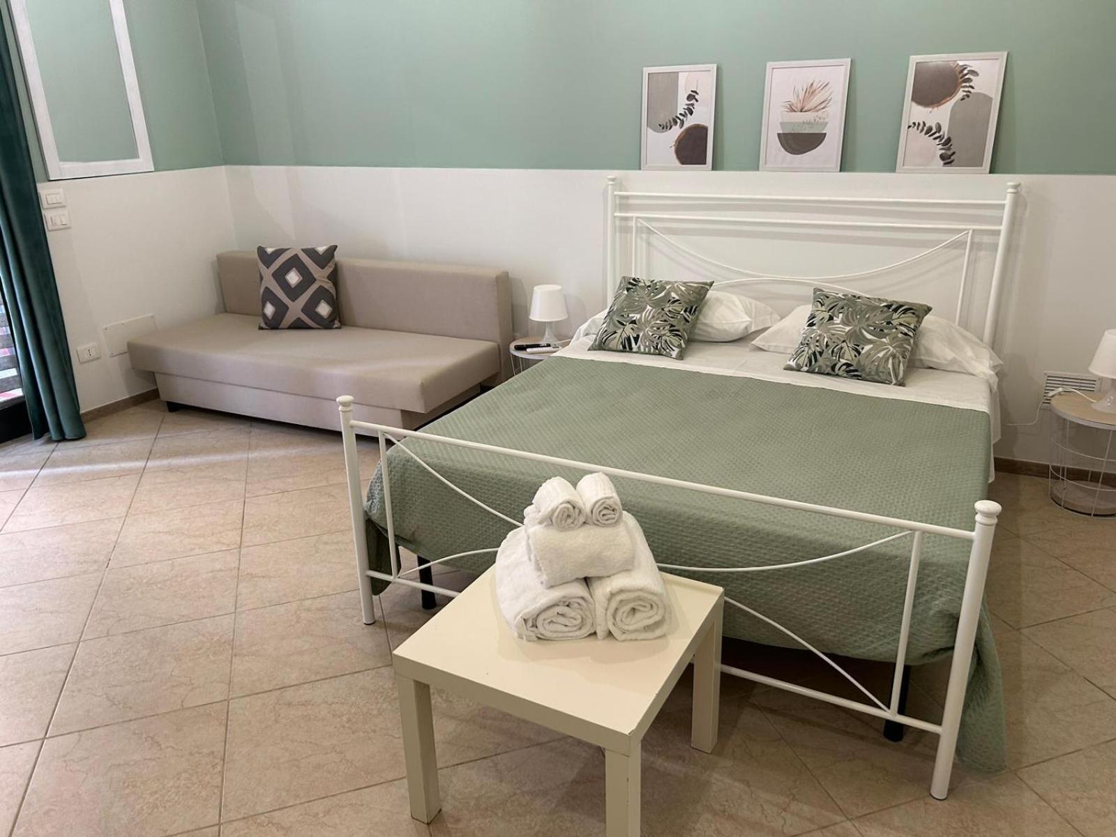 Guendalina Sweet Home - La Casetta Di Guendalina Trani Exteriör bild