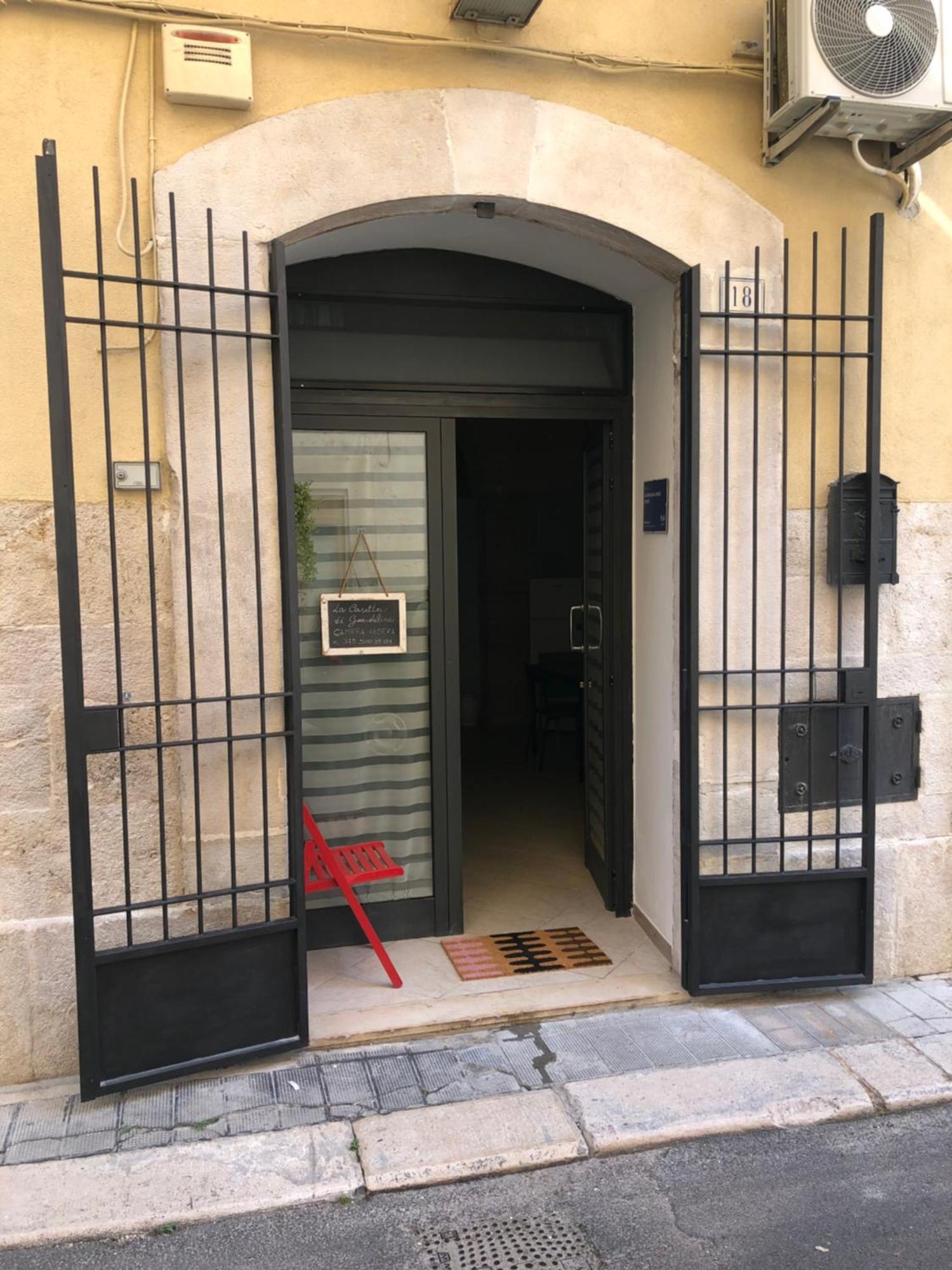 Guendalina Sweet Home - La Casetta Di Guendalina Trani Exteriör bild